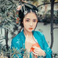 处女大学生在办公室里和领导玩一夜情性爱