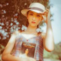 她羞涩地将它放进去,他们成为一体