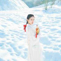 女同学让我去她寝室 被男同桌摸了我的全身 我同学吻我