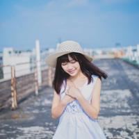 公公撞破我看毛片 将浴火朝天的我硬拽上床狠狠操练