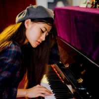 曾经多少次跌倒在路上有爱相随