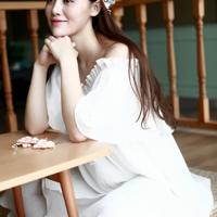 老公看日本黄片 和失恋女在沙发上交缠好销魂