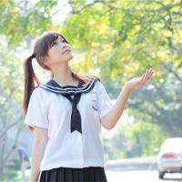 男主抱着女主站着做 抱着边走边律动 男主抱着女主上楼梯做