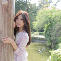 易烊千玺晒妈妈旧照 妈妈年轻时长得美若天仙难怪千玺自恋