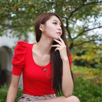 单纯地擦肩，只为把她遇见