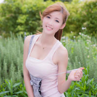 他抱着她一路走一路做游戏 新婚夫妻可真是黏糊啊