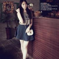 解开美女胸衣 年轻小姨子不懂事脱她小裤裤教育她