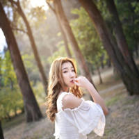 花蝶轻飞舞，坠落一世宣章