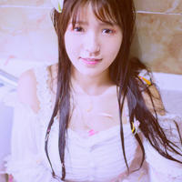 漂亮女房东夜里发情 让我为她泻火