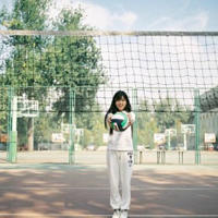 我和同学轮流玩妈妈 寡妇母亲安慰光棍儿子 晚上妈妈爬上我的床