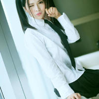 你是一本清纯美丽的书，叫我去品去读