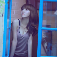 把她按在座椅上占有 她掀开裙子坐在我身上