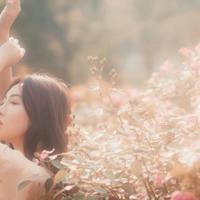 热情的邻居 在我推门进去的那一瞬她将我紧紧抱住