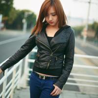 我将暧昧男人带回家 用出轨要挟女儿放弃穷男友