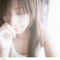 右红颜左情人中间是妻子