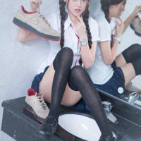 如果女朋友跟我分手了,一个月,我天天纠缠她,会会不会重新找男朋友听别人说别人跟她介绍对象她还去了?
