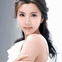 暖婚契约大叔笑一个 狭窄的车厢里大叔抱着我上下运动