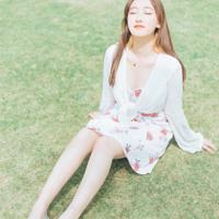 老师的粗壮滑入我的体内 我慢慢钻入美女肚子 把杨颖弄得死去活来