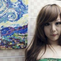 办公室的门被人撞击着 旗袍美妇和老板的关系不一般