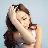 初中女生因太美被殴打 校花被一群女生殴打 中学女孩打架视频