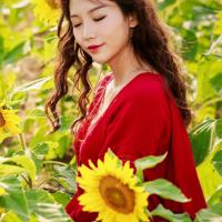 室友偷偷自慰呻吟：浴火难忍被我压身下