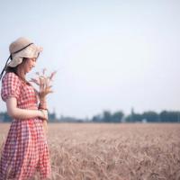 看着空调工干着我老婆无法拒绝 他的双手抚摸便老婆的胴体