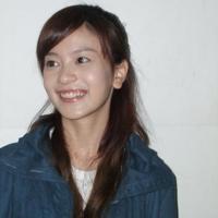 美女诱惑我 加班时女同事不穿内裤在我面前袒露深邃幽谷