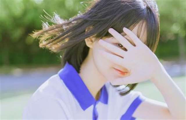 掬一杯月光，对影流殇