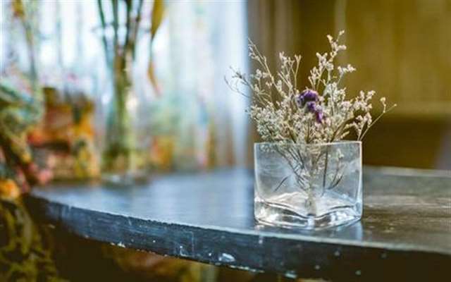 笑都很轻,而恨都很沉重