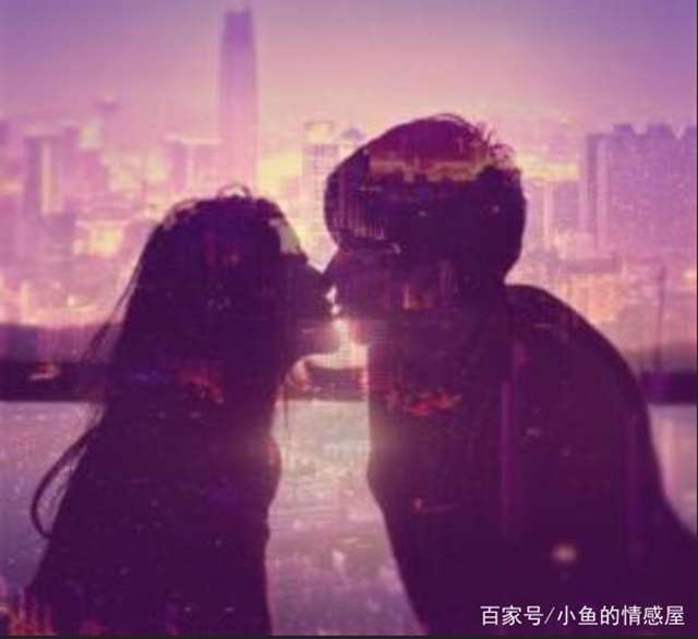 戴帽子的女生背影图片_好看的戴帽子女生