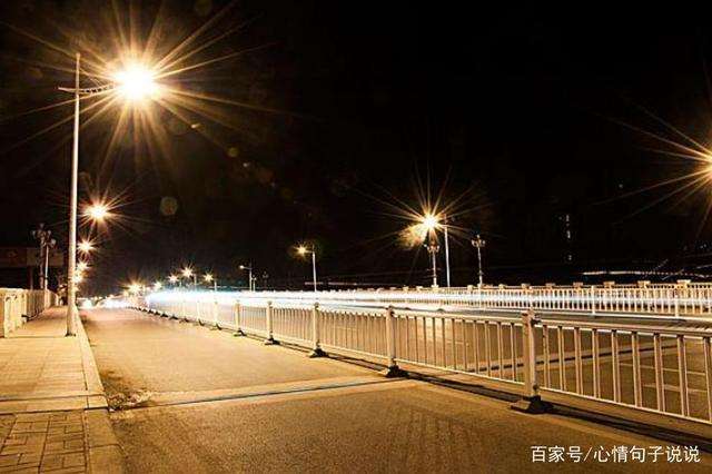 就坐你旁边