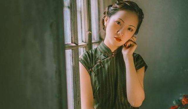 Lomo风书物意境素材_书册背后的甜蜜负担