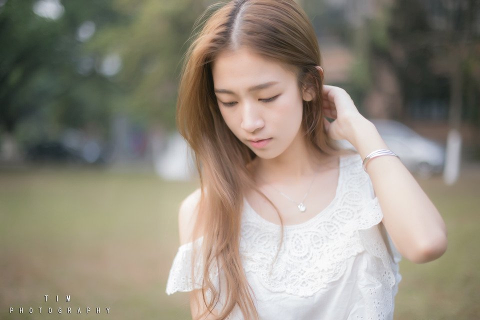 学生妹求包养后,我按着她的腰疯狂的撞击闷哼进入深处