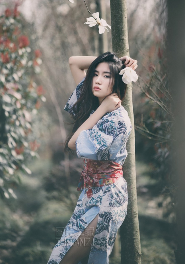 身高不是距离：矮个儿小伙真情逆袭美女巨人