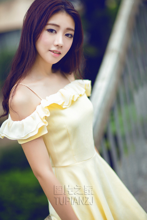 妹妹乱爱姐姐男友 揉弄娇乳被抓得狼狈万分