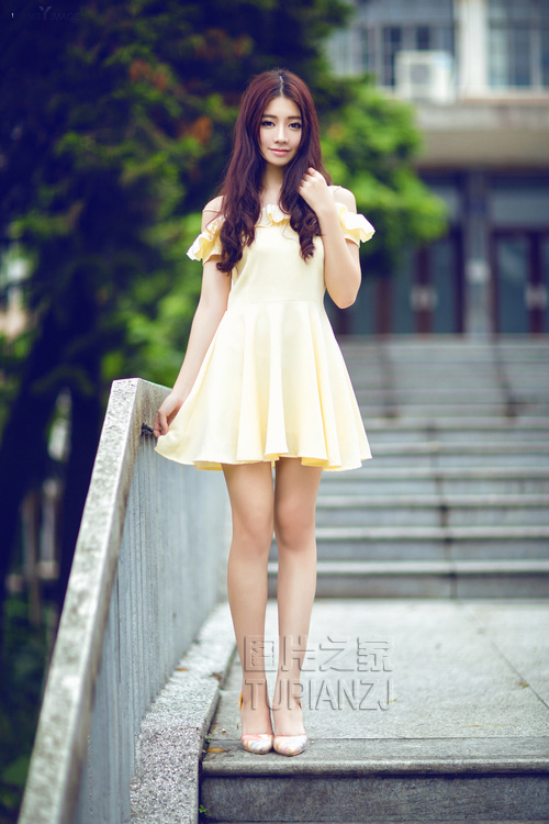 为拿奖美女酒后遭上司糟蹋