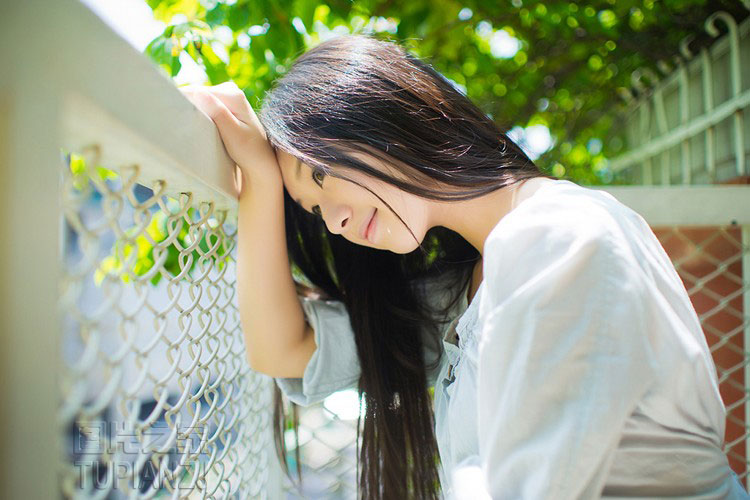 妹妹和我男友爱爱时故意呻吟