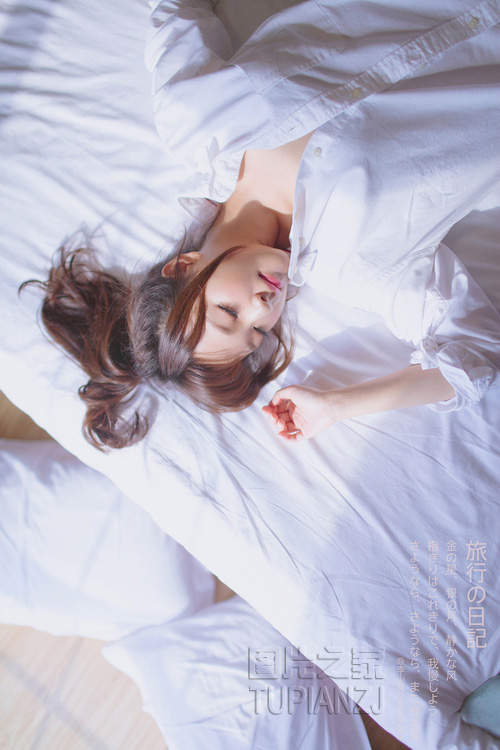 村长把我按在玉米地一夜不停歇 老光棍村长垂涎我的大胸