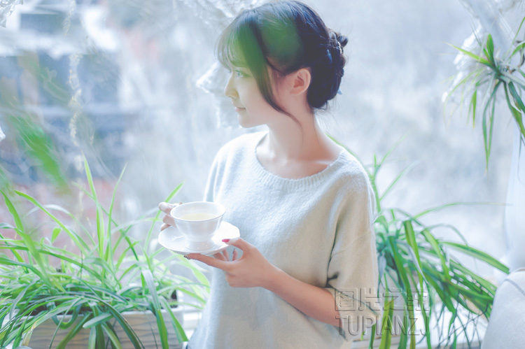 我把相恋了八年的男友让给了闺蜜