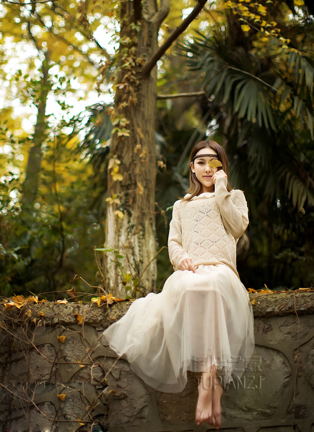 穿绿裙子的女人