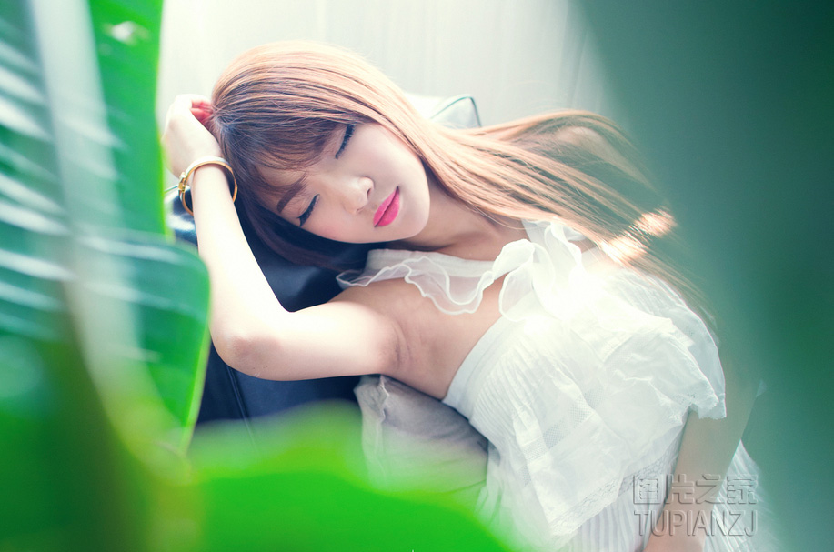 老公风流无度 竟逼我当面看他搞女人