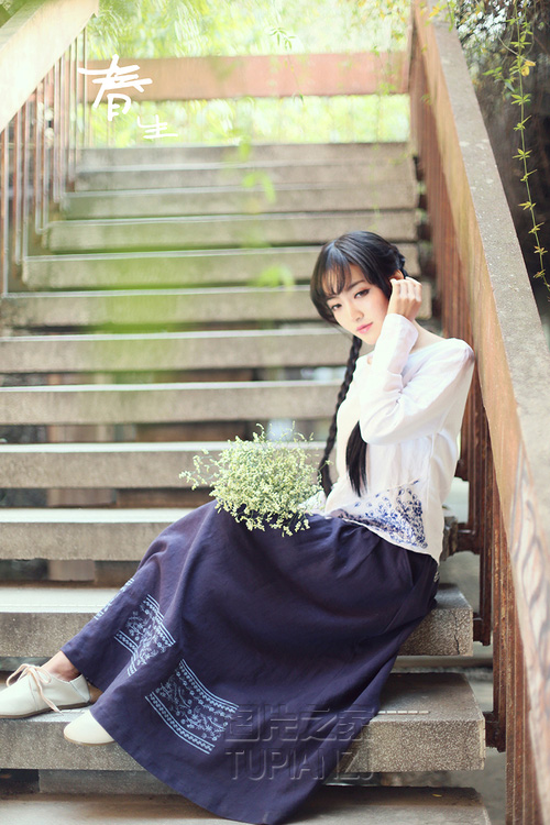 90后小三上门用乳沟向我示威