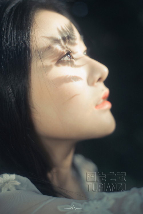 与暗恋校花再相见 已为人妻的她依旧美艳