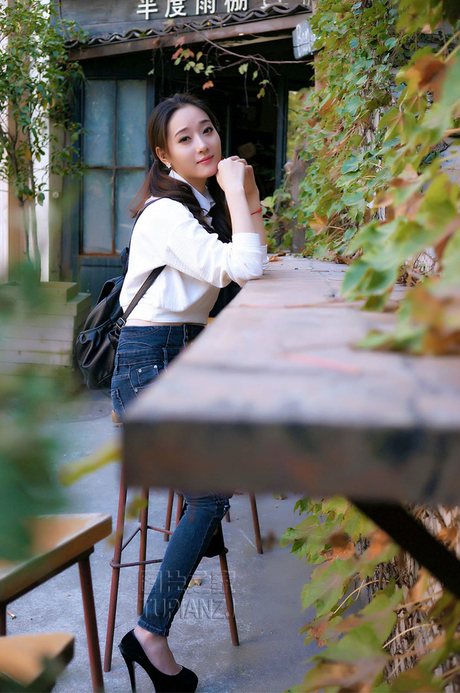 小叔子冒充哥哥与准嫂子缠绵