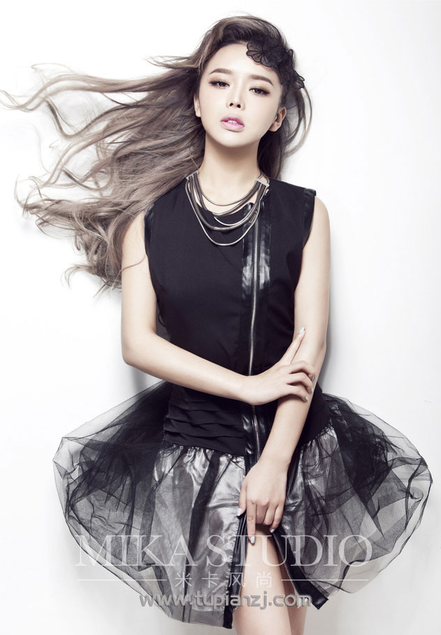 女老板要我填满她的空虚 我们内衣办公室激情开始