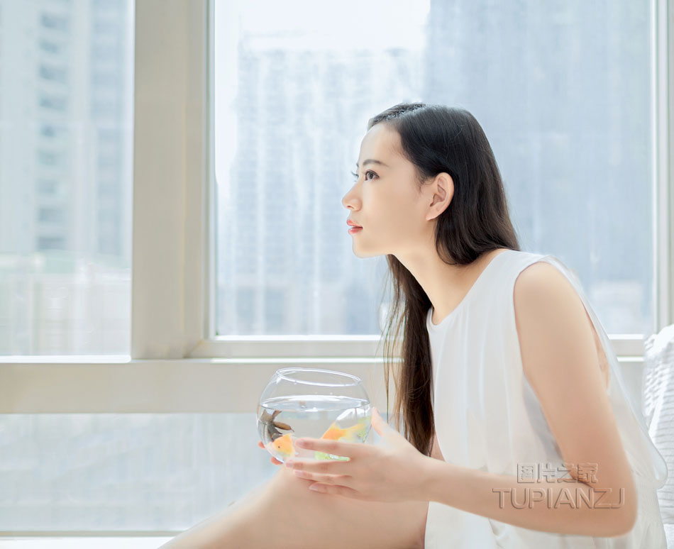 张萌整容后戏路更宽 张萌老公照片曝光