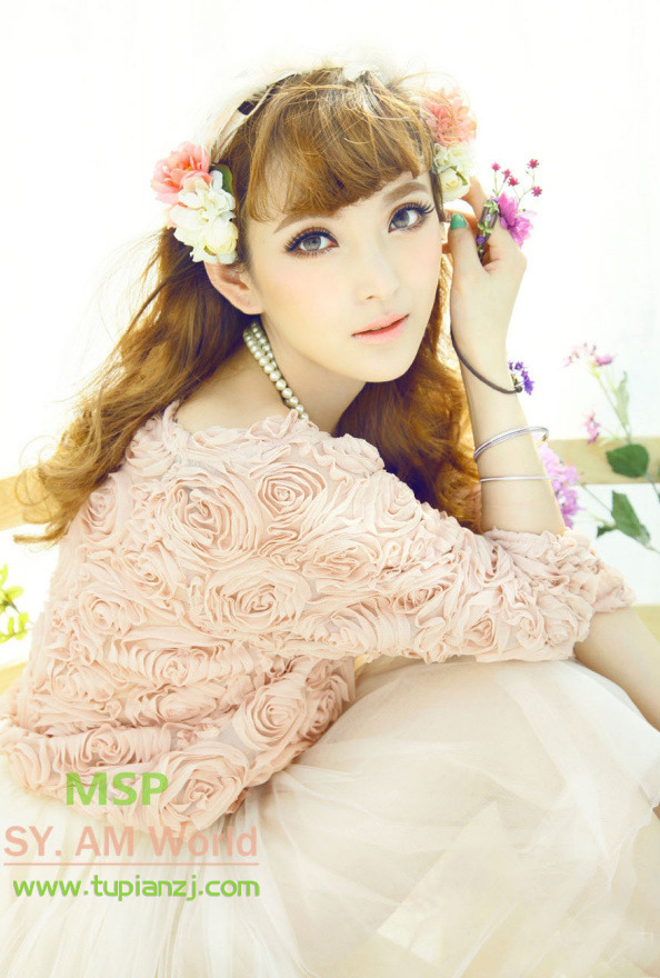 亲嘴揉胸摸大腿激烈动作