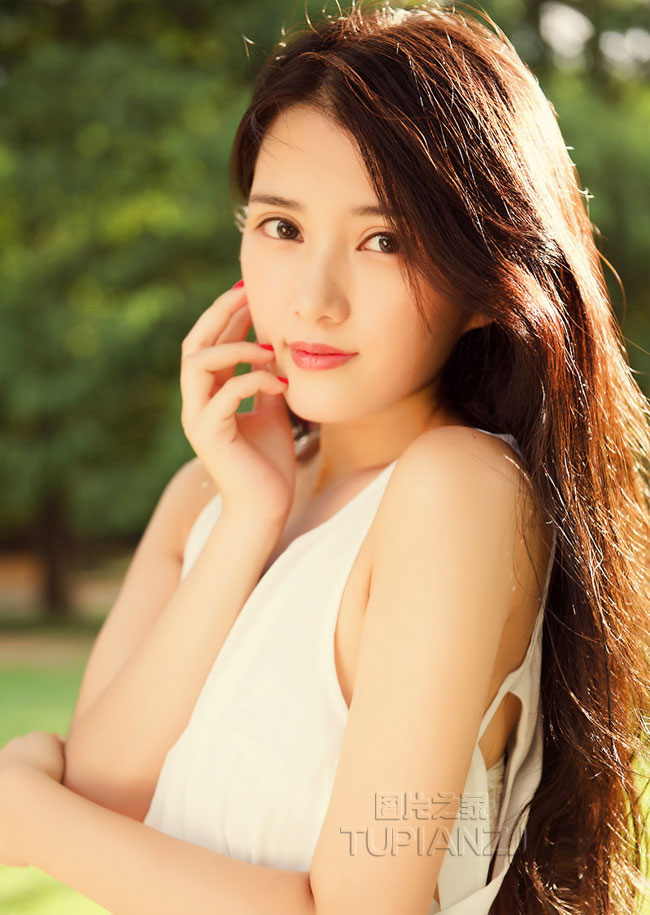 闺蜜和我在ktv被一群男人围观 已婚美女也要活出自我