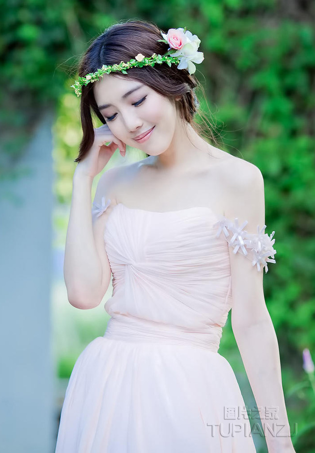 啊……嗯不要 捏我的乳头