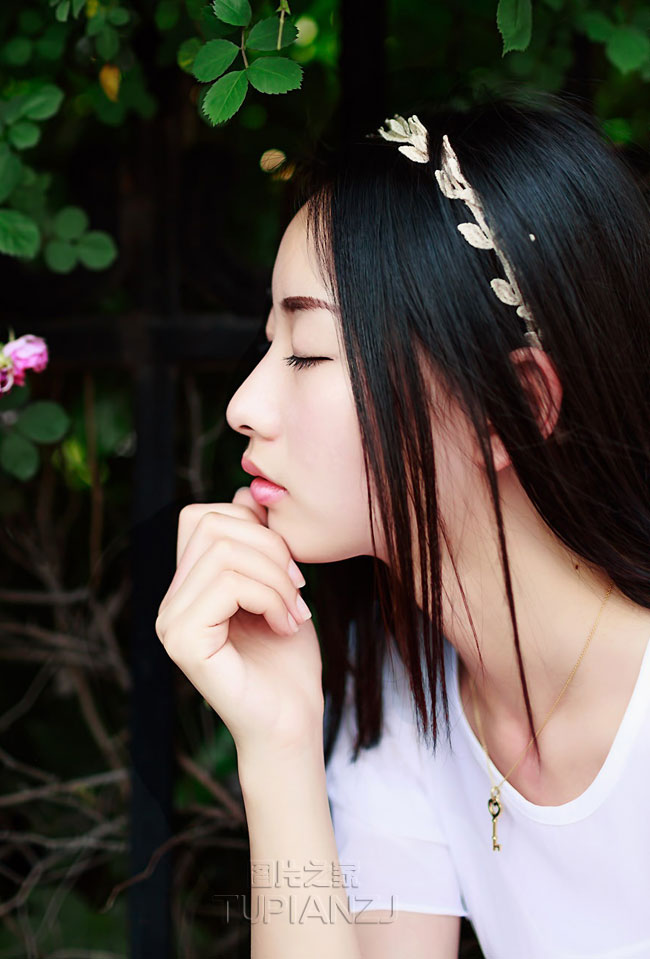 女上司在办公室向我表暧昧